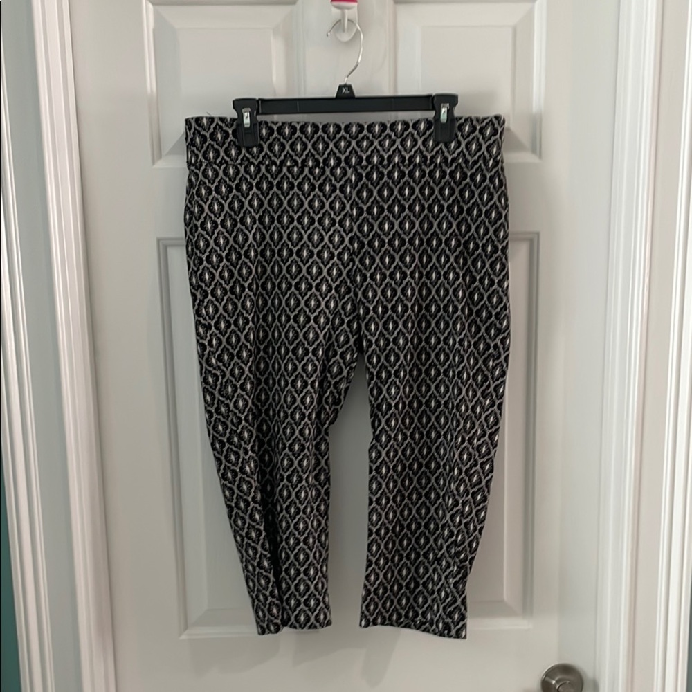 Stylish Black and White Capris
